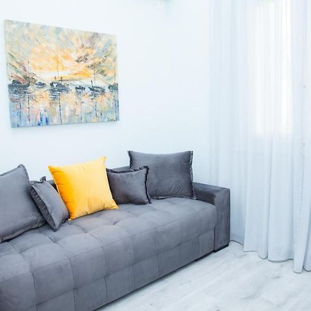 Sunny And Minimal Apt In Glyfada With 3 Bdrm 雅典 外观 照片